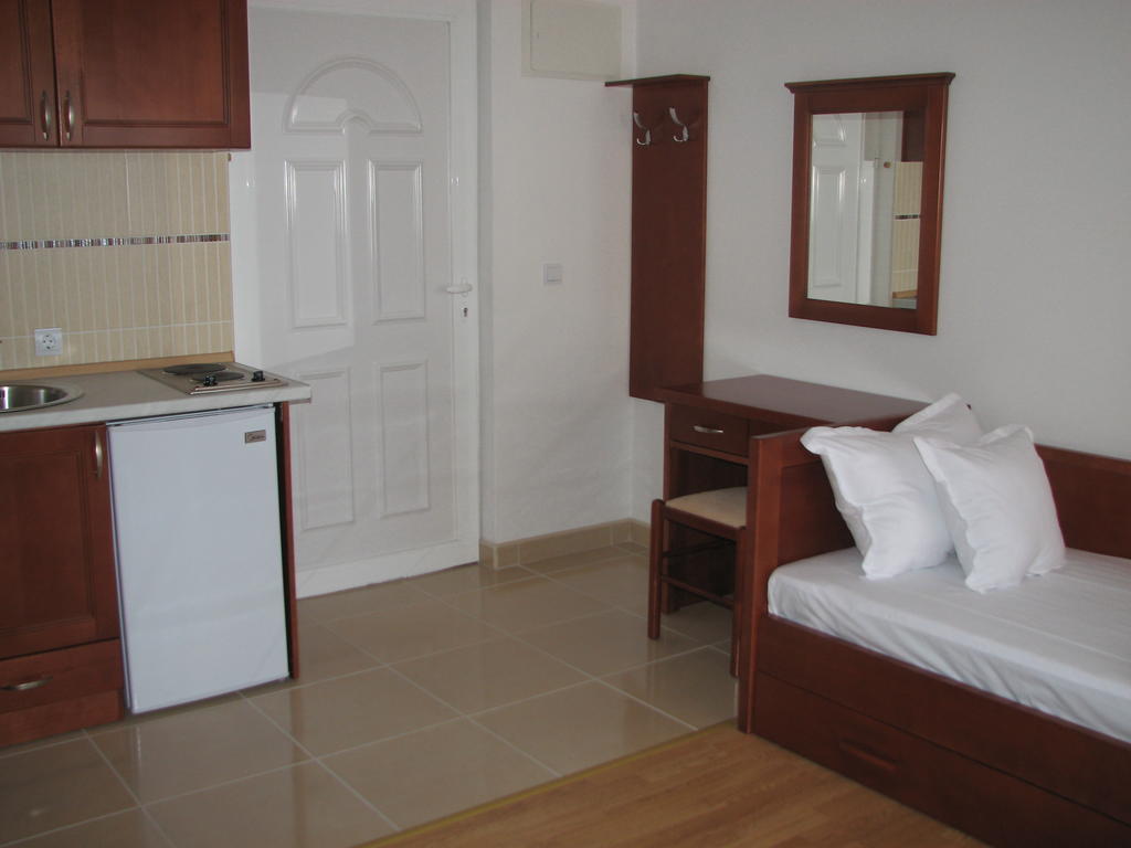 Apartments Leut Sveti Stefan Cameră foto